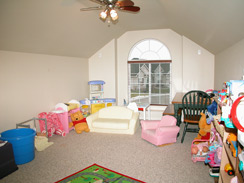 17X11 BONUS room, atrium window, vaulted ceiling and fan, 2" blinds...